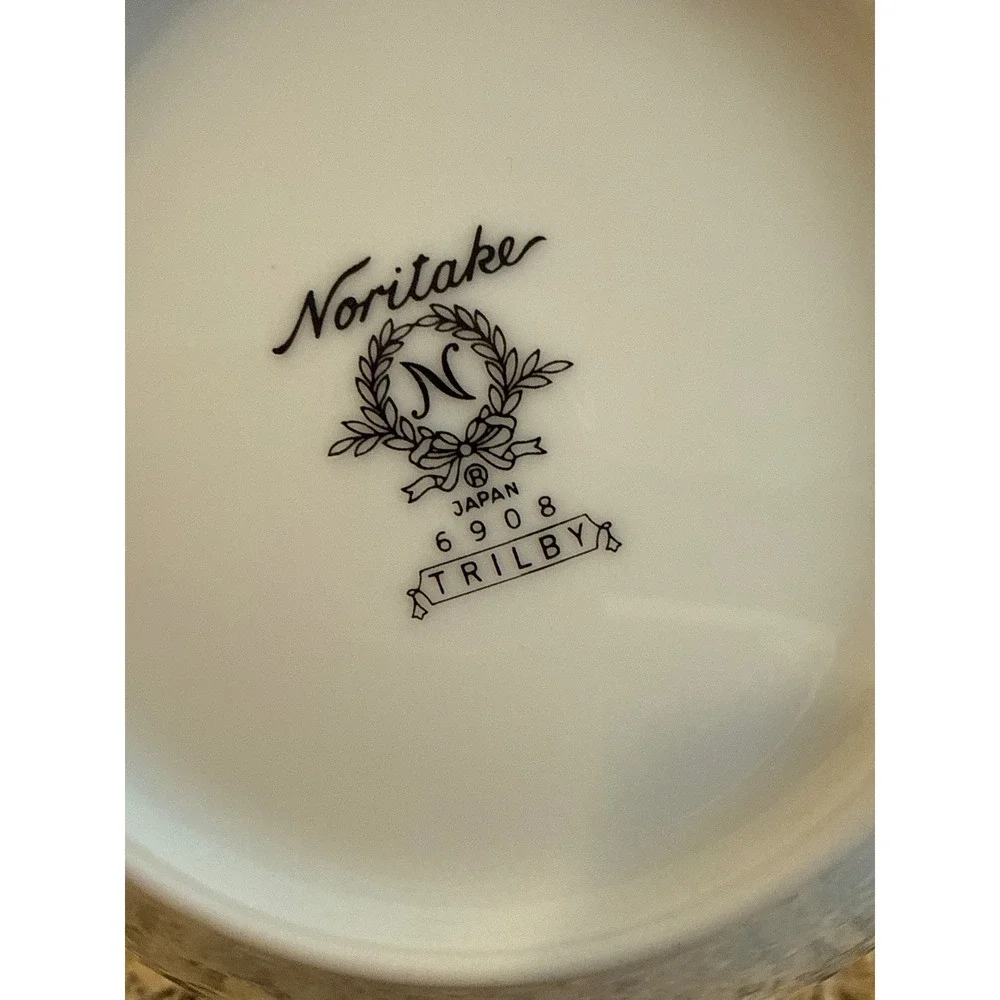 Noritake Trilby 6908 Fruit Dessert Bowl White Daisy Floral Platinum‎ Trim Japan